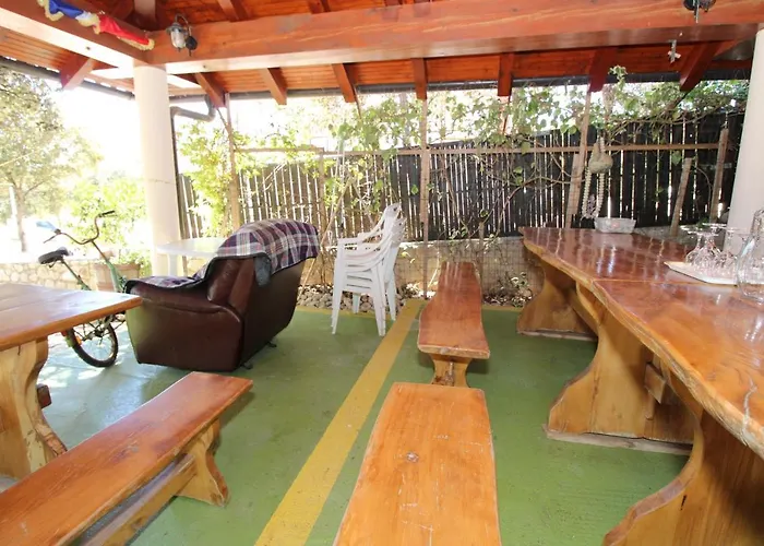 Konukevi And With Parking Space Mandre, Pag - 6309 3*