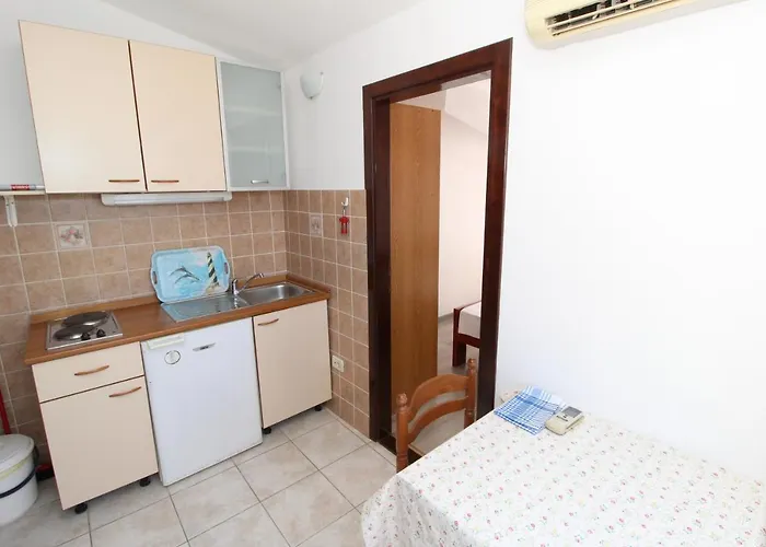 And With Parking Space Mandre, Pag - 6309 Gostinjska kuća Kolan